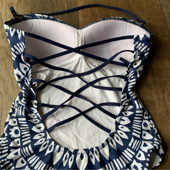 Trina turk criss cross back mandala one piece swimsuit with removable strap - Picture 8 of 9